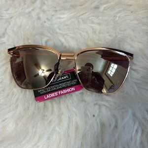 Foster Grant Sun Glasses